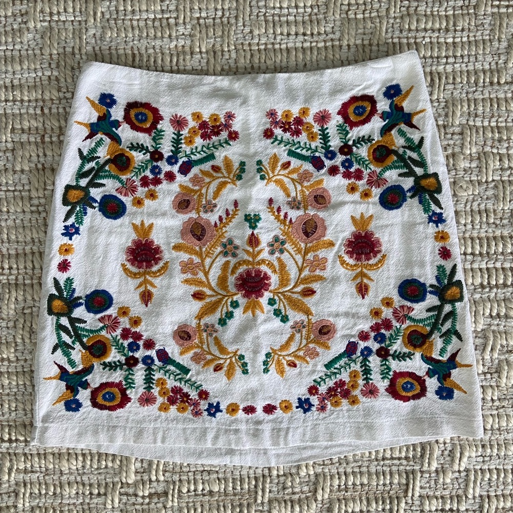Embroidered mini skirt